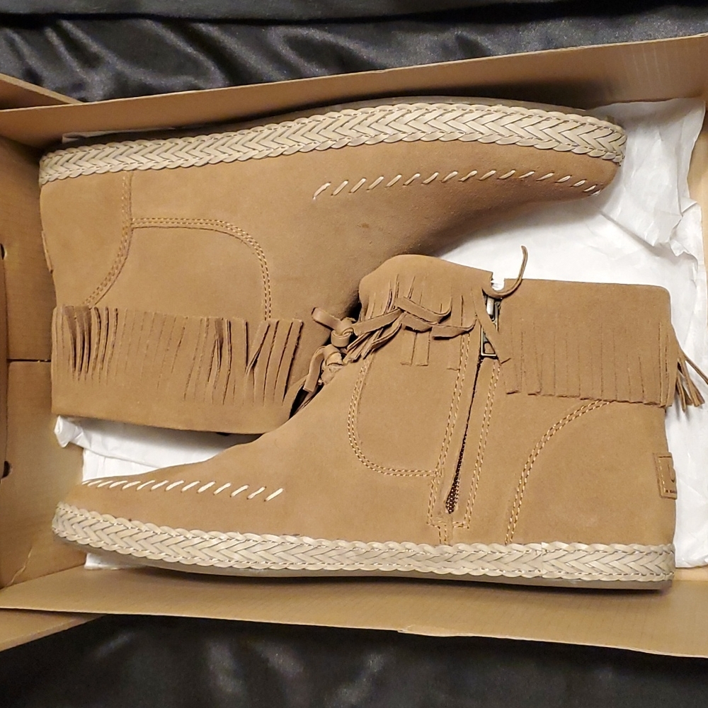 UGG Kennadi